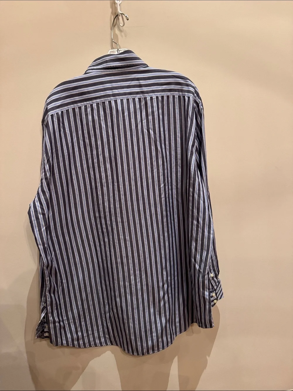 Thomas Dean Men's Gray and White Vertical Stripe Button-Down Shirt